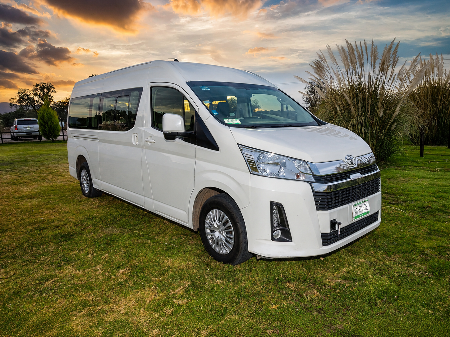 Toyota Hiace unit for BESTUR private tours