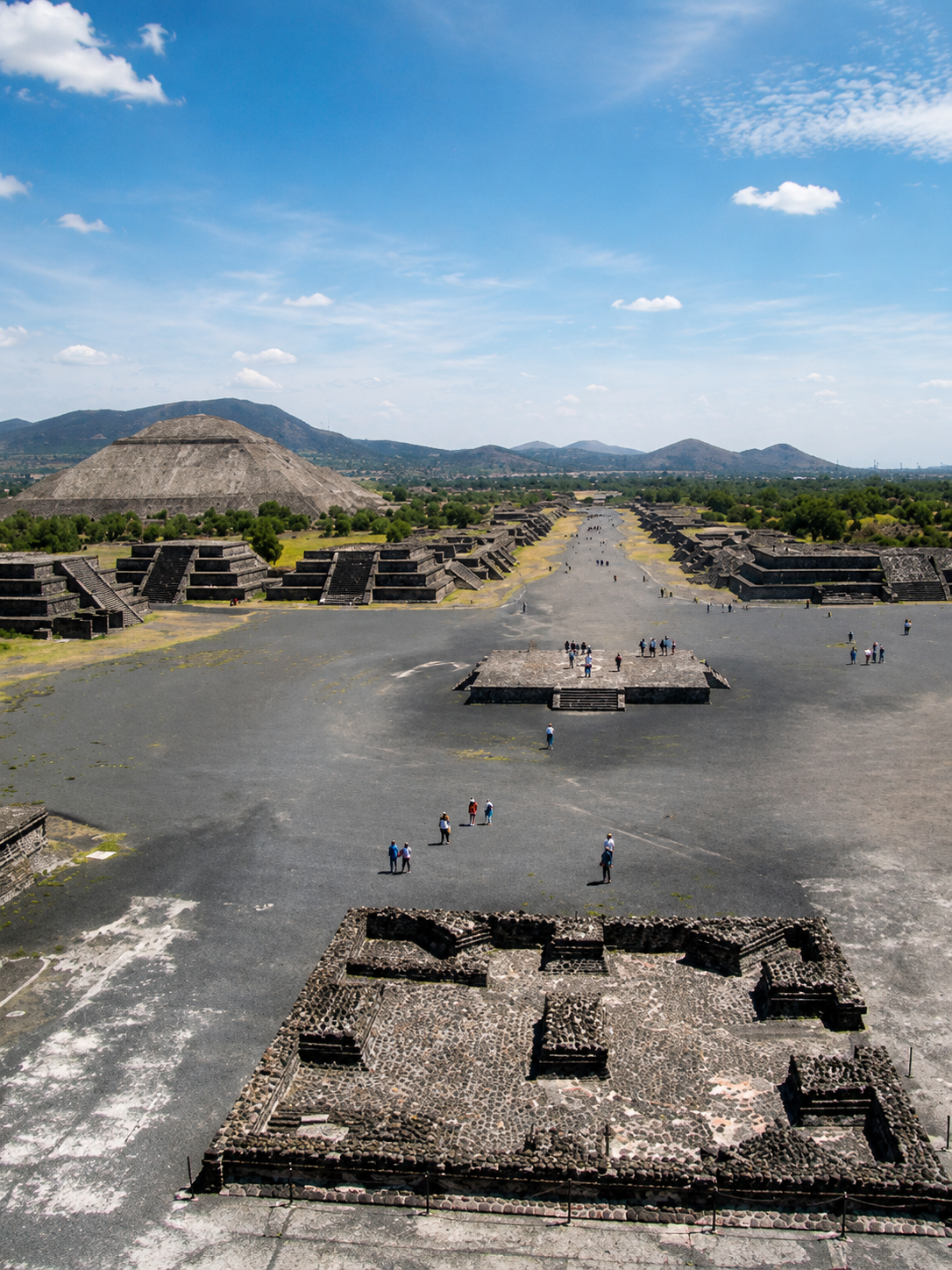 Calzada de los Muertos en la Zona Arqueológica de Teotihuacán